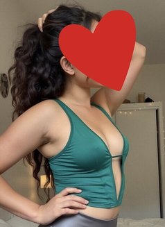 Doha escort - puta in Doha Photo 2 of 8