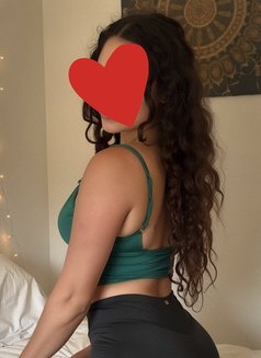 Doha escort - puta in Doha Photo 7 of 8