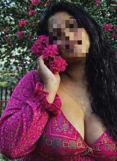 Saloni - escort in Hyderabad Photo 1 of 6