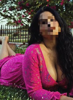 Saloni - escort in Hyderabad Photo 4 of 6