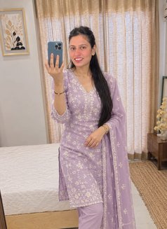 Rani Singh - puta in New Delhi Photo 2 of 8