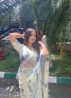 Rani Singh - puta in Surat Photo 1 of 2