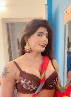 Rani Singh - Transsexual escort in Pune Photo 1 of 3