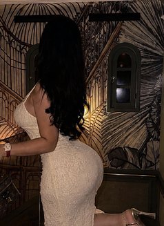 Lina - puta in Dubai Photo 3 of 6