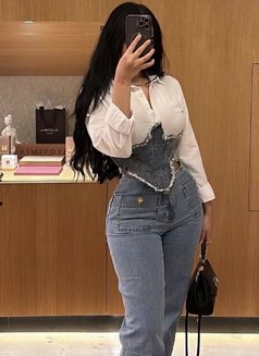 Lina - puta in Dubai Photo 4 of 6