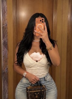 Lina - puta in Dubai Photo 6 of 6