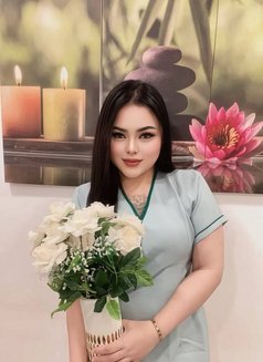 Rania - escort in Riyadh Photo 9 of 13