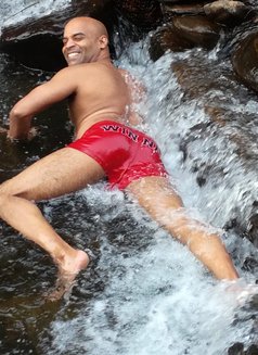 Ranil British Bi-Gigolo - Intérprete masculino de adultos in Colombo Photo 6 of 7