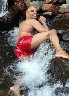 Ranil British Bi-Gigolo - Intérprete masculino de adultos in Colombo Photo 7 of 7