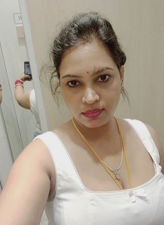 Ranya S (Cam) Service - puta in Gurgaon Photo 2 of 2