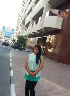 Rashma Busty Indian Escort in Dubai - puta in Dubai Photo 3 of 3