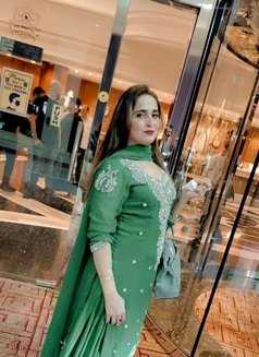 Rashmi Busty Housewife - escort in Dubai Photo 1 of 4