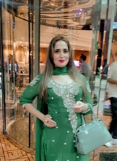 Rashmi Busty Housewife - escort in Dubai Photo 2 of 4