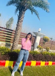 PREET DREAM NIGHT 𝐂𝐀𝐋𝐋 𝐆𝐈𝐑𝐋S - escort in Jalandhar Photo 1 of 4