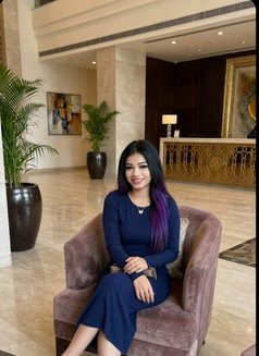 Rashmi - puta in Gurgaon Photo 5 of 13