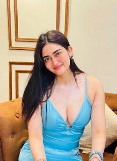 Rashmi - escort in Dubai Photo 2 of 6