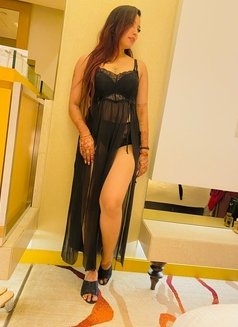 Rashmi - escort in Singapore Photo 1 of 11