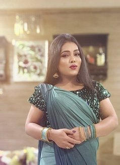 Rashmi - Transsexual escort in Mumbai Photo 13 of 15