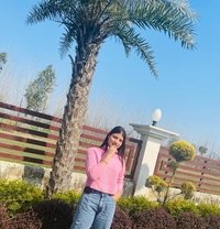 RASHMI DREAM NIGHT 𝐂𝐀𝐋𝐋 𝐆𝐈𝐑𝐋S - escort in Chandigarh Photo 1 of 4