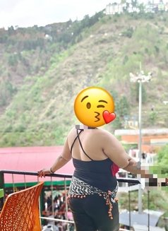 Rashmi Sinha noida escort/ cam service - puta in New Delhi Photo 2 of 2