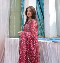 Rashmika - puta in Mumbai