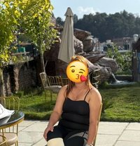 Rasmi Grg - puta in Kathmandu