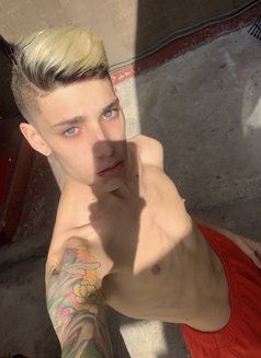 Kevin 9inches and big ass twink - Male escort in Dubai Photo 4 of 11