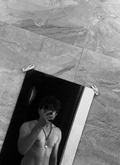 Raunak (Saket Gurugram) Delhi - Male escort in New Delhi Photo 1 of 5