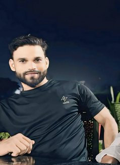 Raushan - Acompañantes masculino in New Delhi Photo 2 of 3