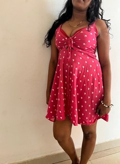 Ravee - puta in Colombo Photo 2 of 7