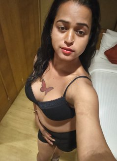 Raveena - Transsexual escort in Hyderabad Photo 6 of 8