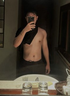 Ravennnn - Male escort in Singapore Photo 7 of 10