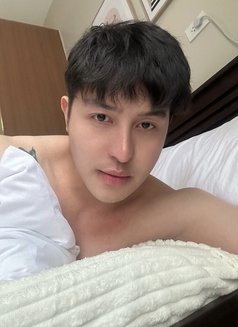 Ravennnn - Male escort in Singapore Photo 8 of 10