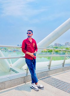 Ravi Tiwari - Male adult performer in Ahmedabad Photo 3 of 3