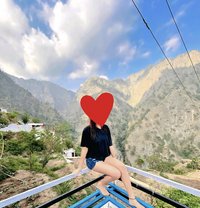 Ravina independent - adult performer in Agra