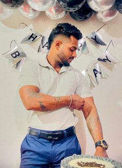 Ravindu - Male escort in Colombo Photo 3 of 13