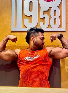 Ravindu - Male escort in Colombo Photo 5 of 13