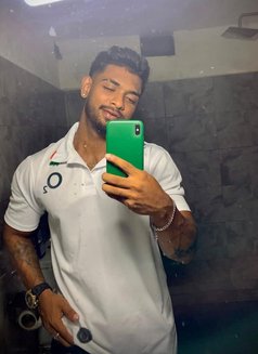 Ravindu - Male escort in Colombo Photo 7 of 13