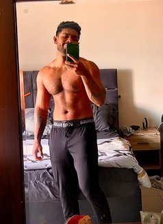 Ravindu - Male escort in Colombo Photo 8 of 13