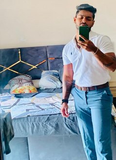 Ravindu - Male escort in Colombo Photo 9 of 13