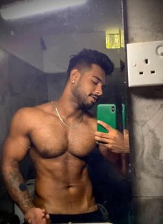 Ravindu - Male escort in Colombo Photo 10 of 13