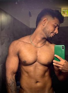 Ravindu - Male escort in Colombo Photo 11 of 13