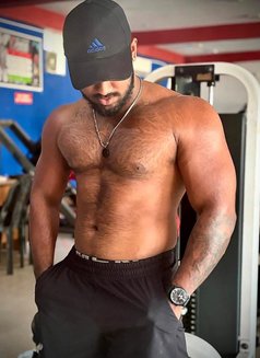 Ravindu - Male escort in Colombo Photo 13 of 13