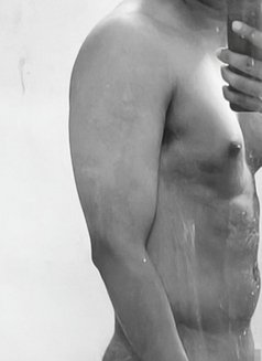 Ravith for massage and companionship - Masajista in Bangalore Photo 5 of 5