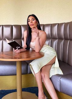 Rawi Bangkok - Transsexual escort in Bangkok Photo 9 of 13