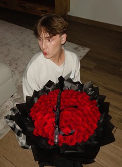 Ray - Male escort in Dubai Photo 2 of 3