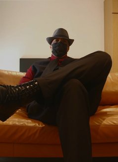 Mr. Ray, Dominant / BFE - Male adult performer in Bangkok Photo 3 of 5