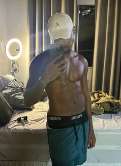 Raymond - Male escort in Khobar Photo 9 of 10