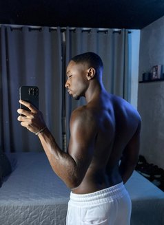 Raymond - Acompañantes masculino in Riyadh Photo 9 of 9