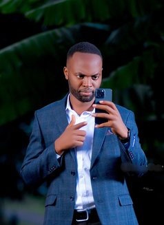 Raymond - Acompañantes masculino in Nairobi Photo 1 of 3